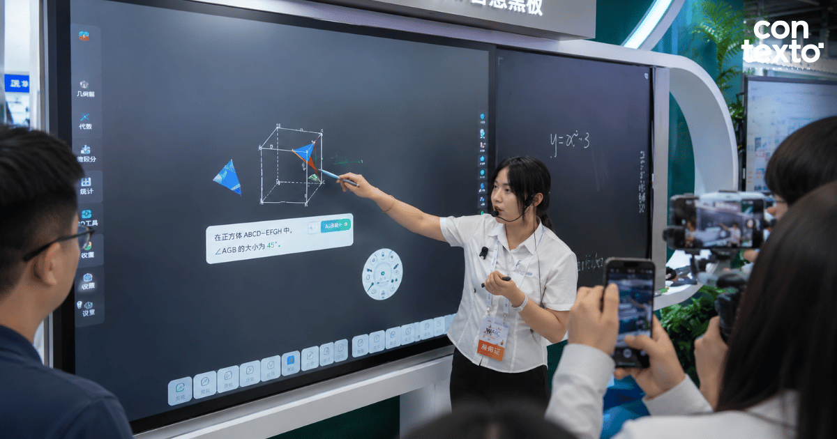 China presenta pizarra digital con inteligencia artificial para transformar la educación